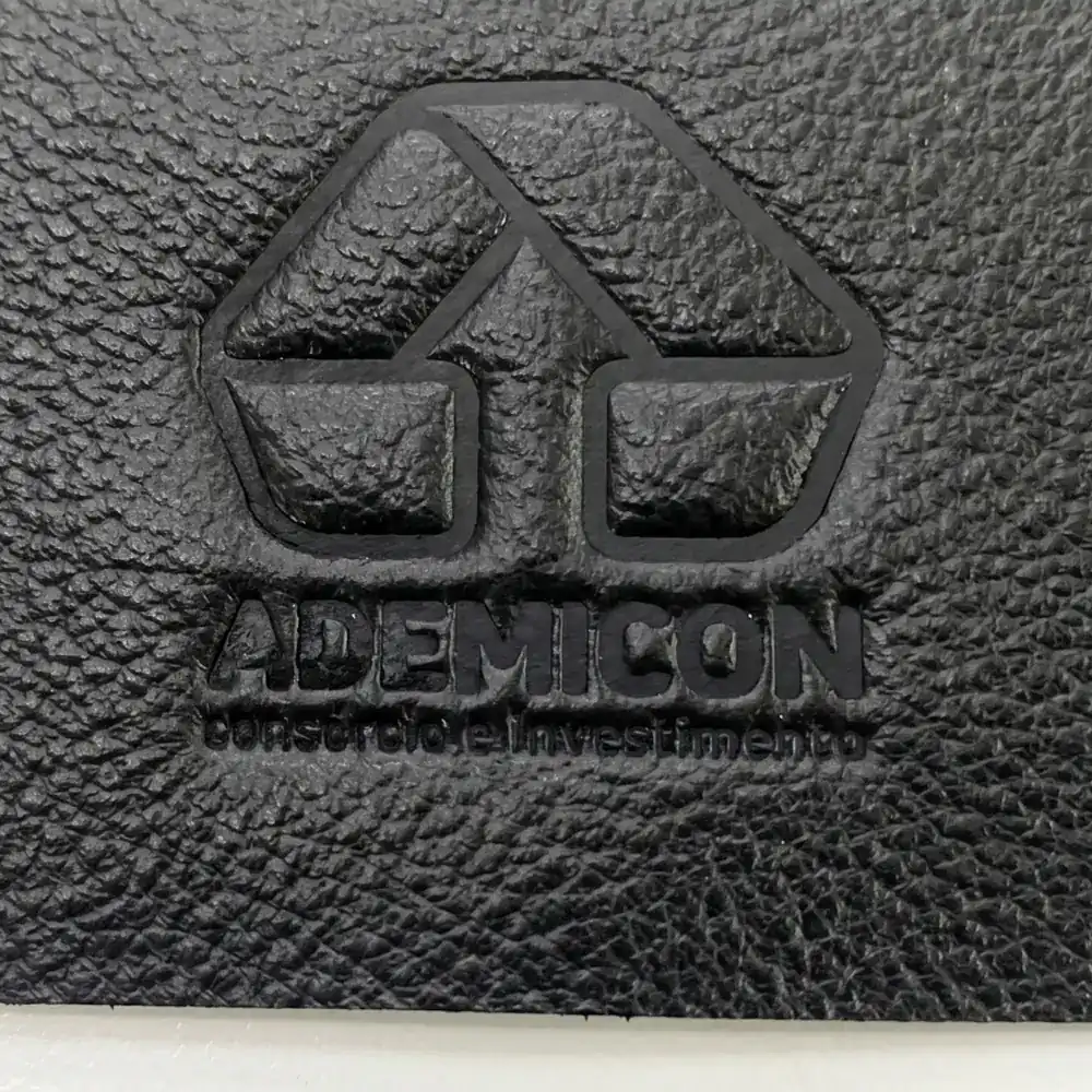 Gravação Ademicon em couro legítimo