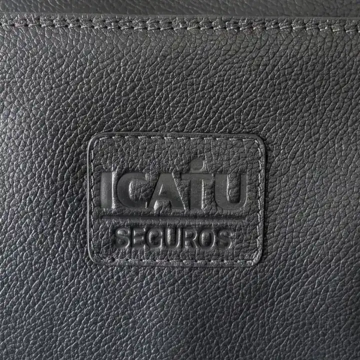 Gravação Icatu Seguros em couro legítimo